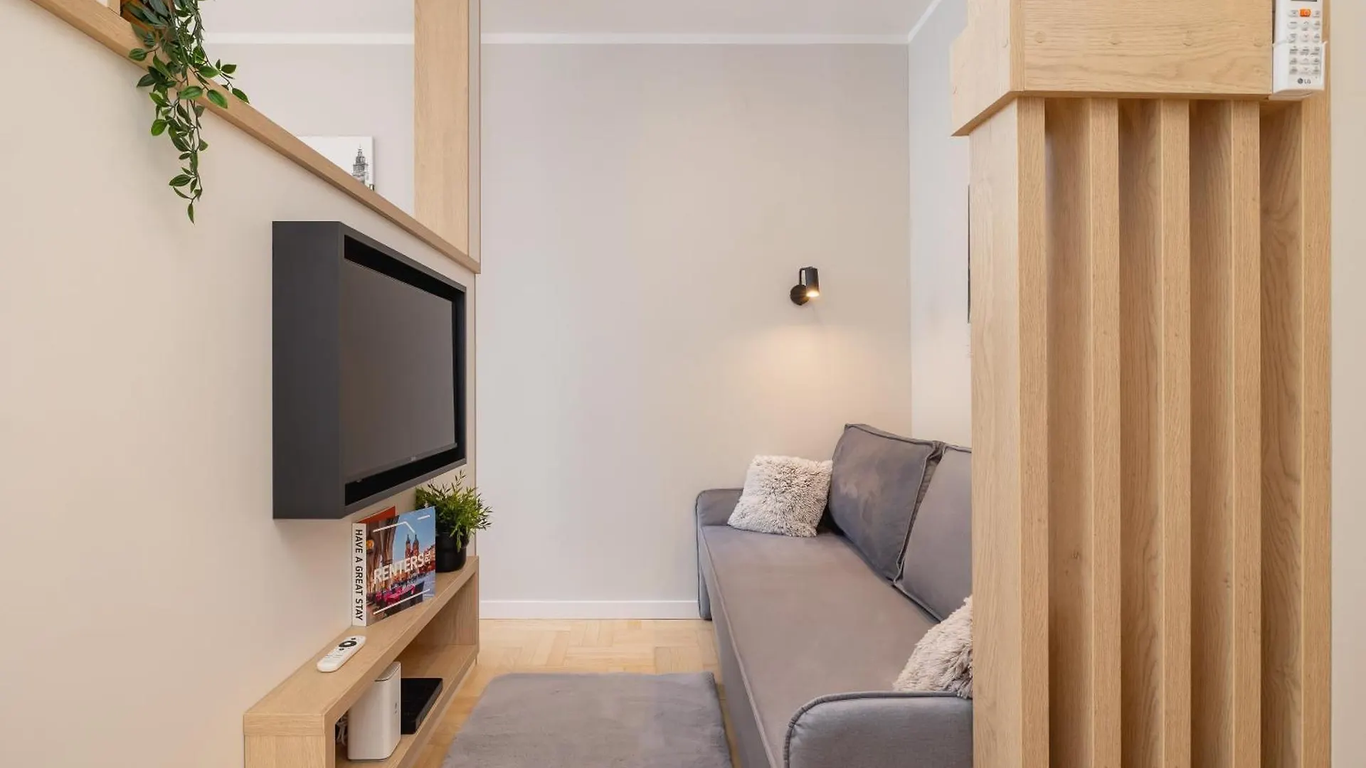 Apartment Apartamenty Warszauera Z Klimatyzacja Na Krakowskim Kazimierzu By Noclegi Renters Poland