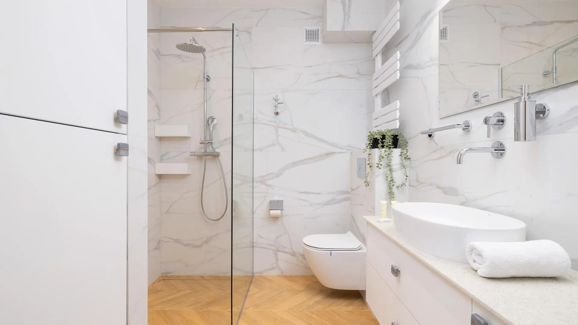 Apartamenty Warszauera Z Klimatyzacja Na Krakowskim Kazimierzu By Noclegi Renters Apartment Krakow