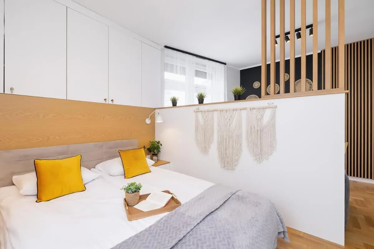 Apartment Apartamenty Warszauera Z Klimatyzacja Na Krakowskim Kazimierzu By Noclegi Renters