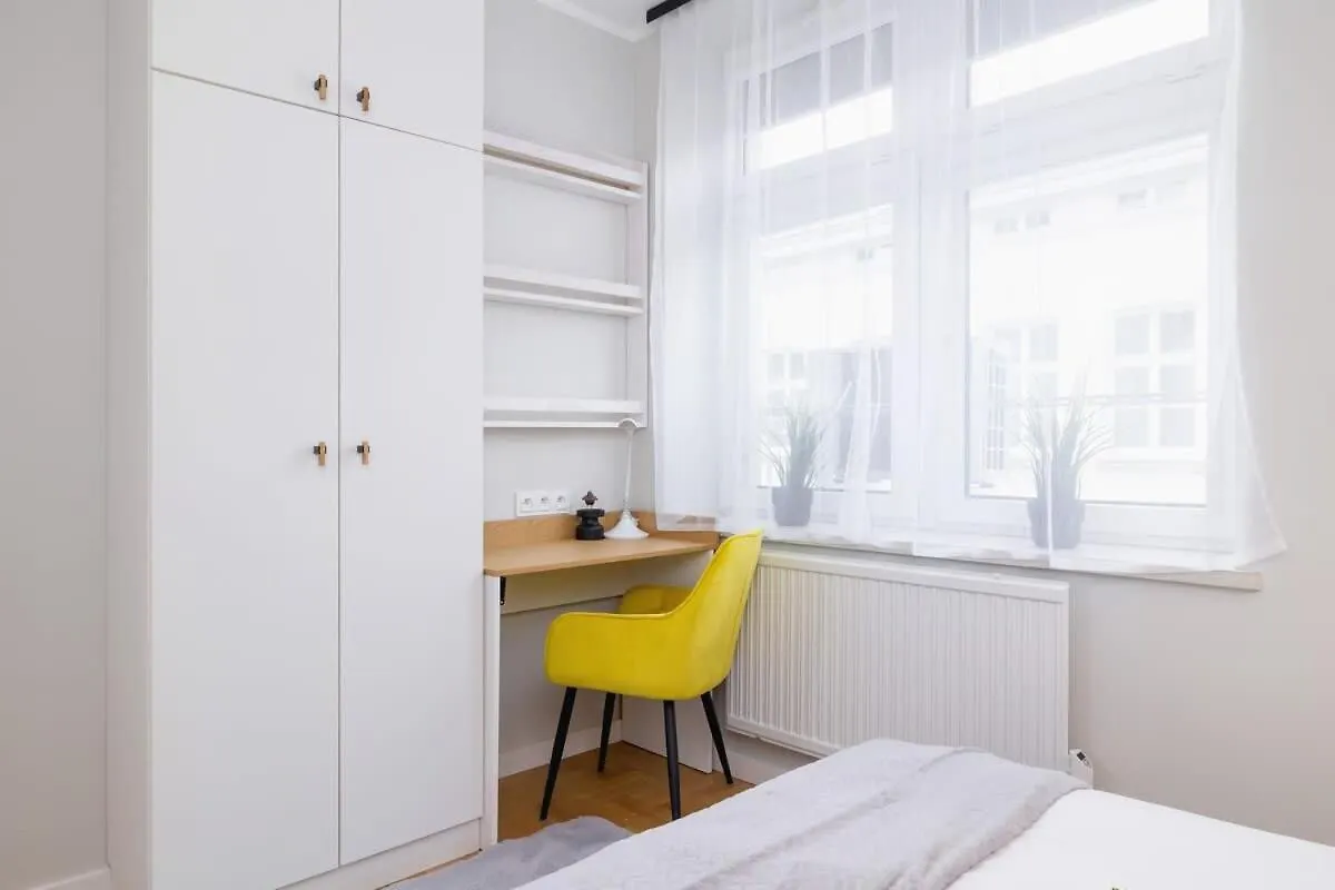 Apartamenty Warszauera Z Klimatyzacja Na Krakowskim Kazimierzu By Noclegi Renters 0*, Krakow Poland