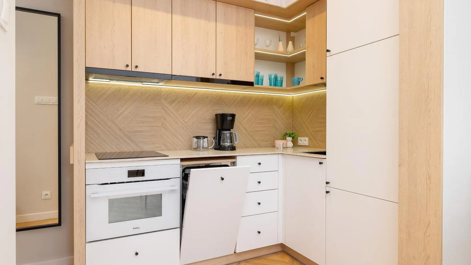 Apartamenty Warszauera Z Klimatyzacja Na Krakowskim Kazimierzu By Noclegi Renters 0*, Krakow Poland