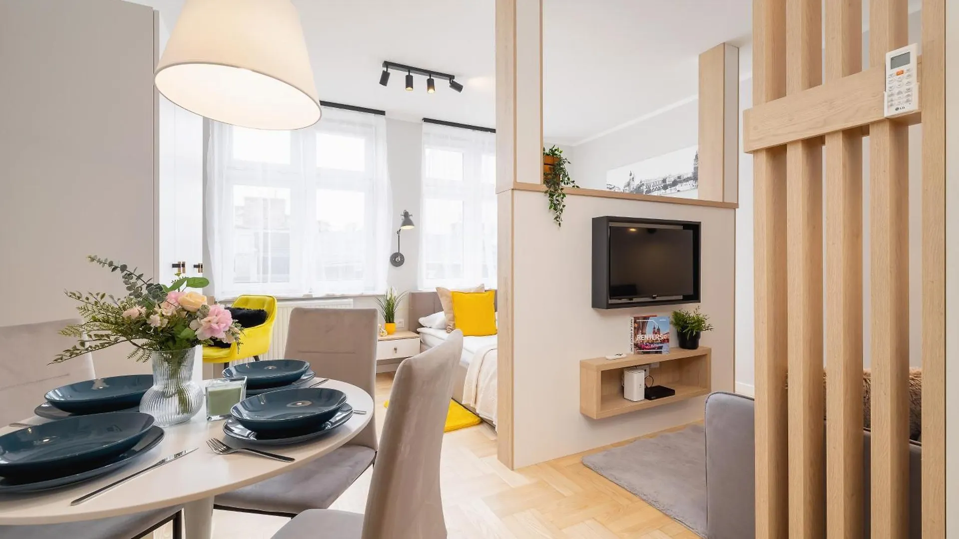 Apartamenty Warszauera Z Klimatyzacja Na Krakowskim Kazimierzu By Noclegi Renters Poland