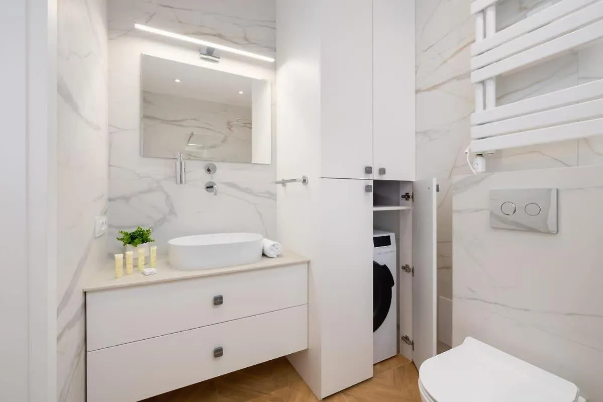 Apartment Apartamenty Warszauera Z Klimatyzacja Na Krakowskim Kazimierzu By Noclegi Renters